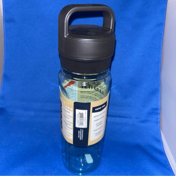 Genuine YETI YONDER™ 25 OZ (750 ML) WATER BOTTLE WITH YONDER CHUG CAP - SEAFOAM - Picture 3 of 8